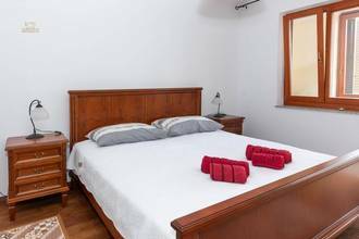 Thumbnail von Gepflegtes Haus mit Nebengebäude und Pool