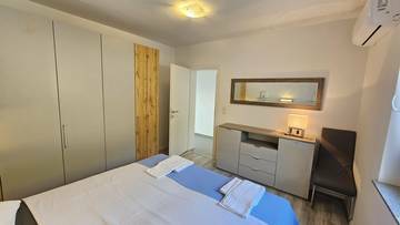 Thumbnail von Moderne Villa mit Swimmingpool (2 Wohneinheiten)