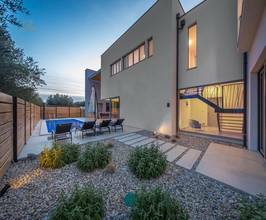 Thumbnail von Moderne Villa mit Pool und Boulderwand, Region Biograd na Moru