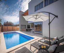 Thumbnail von Moderne Villa mit Pool und Boulderwand, Region Biograd na Moru