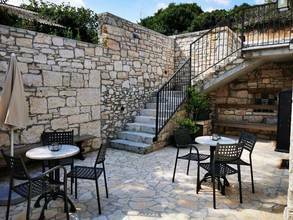 Thumbnail von Barrierefreies Anwesen mit zwei Steinhäusern und Swimmingpool