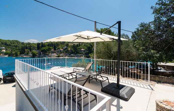 Mediterranes Haus in der 1. Reihe zum Meer