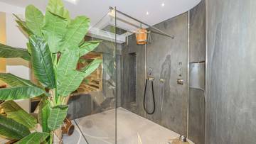 Thumbnail von Luxury villa with imperial view in sunny secluded location