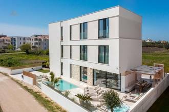 Thumbnail von Moderne Villa in der 1. Reihe zum Meer