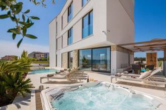 Thumbnail von Moderne Villa in der 1. Reihe zum Meer