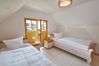 Thumbnail von Holz trifft Hochufer: 4 strandnahe Wohneinheiten - Meeresrauschen gratis!