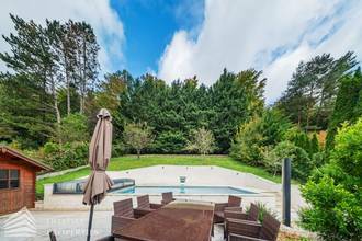 Thumbnail von Luxuriöse Villa im Wienerwald – Beheizter Salzwasserpool, Gartenparadies & Premium-Parkmöglichkeiten