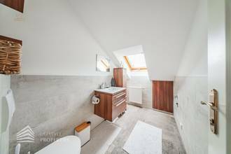 Thumbnail von Luxuriöse Villa im Wienerwald – Beheizter Salzwasserpool, Gartenparadies & Premium-Parkmöglichkeiten