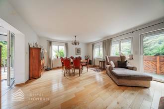 Thumbnail von Luxuriöse Villa im Wienerwald – Beheizter Salzwasserpool, Gartenparadies & Premium-Parkmöglichkeiten