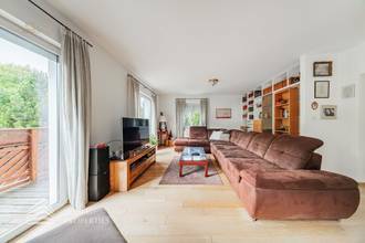 Thumbnail von Luxuriöse Villa im Wienerwald – Beheizter Salzwasserpool, Gartenparadies & Premium-Parkmöglichkeiten