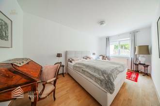 Thumbnail von Luxuriöse Villa im Wienerwald – Beheizter Salzwasserpool, Gartenparadies & Premium-Parkmöglichkeiten