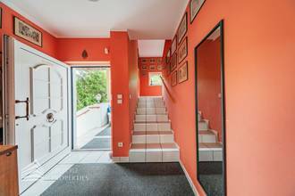 Thumbnail von Luxuriöse Villa im Wienerwald – Beheizter Salzwasserpool, Gartenparadies & Premium-Parkmöglichkeiten