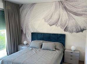 Thumbnail von Moderne Luxusvilla mit Pool und Panorama-Meerblick