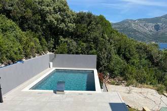Thumbnail von Moderne Luxusvilla mit Pool und Panorama-Meerblick