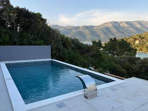 Thumbnail von Moderne Luxusvilla mit Pool und Panorama-Meerblick