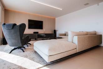 Thumbnail von Villa de luxe moderne directement au bord de la mer