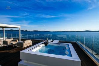 Thumbnail von Villa de luxe moderne directement au bord de la mer