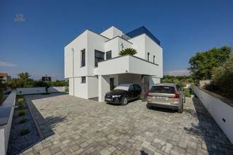 Thumbnail von Moderne Villa mit Dachterrasse und Pool, Region Zadar