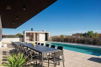 Thumbnail von Moderne Villa mit Pool und Dachterrasse