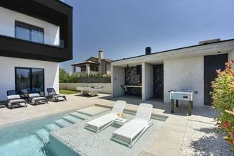 Thumbnail von Moderne Villa mit Pool und Dachterrasse