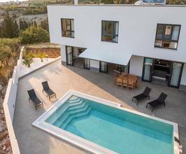 Thumbnail von Moderne Villa mit Pool nahe dem Meer