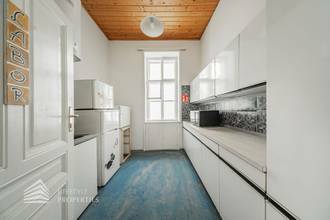 Thumbnail von Renovierungsbedürftige 4,5-Zimmer Wohnung in zentraler Lage