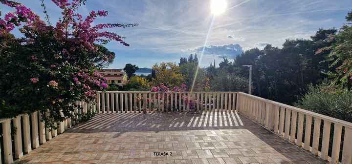 Geräumige Erdgeschosswohnung mit Meerblick