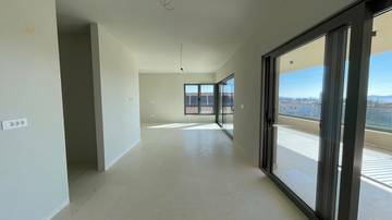 Thumbnail von Modernes Penthouse mit Blick auf das Meer