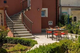 Thumbnail von Doppelhaushälfte mit drei Wohnungen in bevorzugter Lage