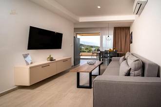 Thumbnail von Attraktive Villa mit 6 Appartements, Pool und Meerblick