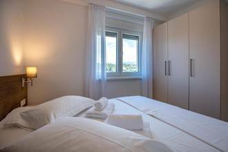 Thumbnail von Attraktive Villa mit 6 Appartements, Pool und Meerblick