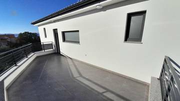 Thumbnail von Modernes Haus mit Swimmingpool und Meerblick