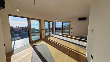 Thumbnail von Modernes Penthouse im Neubau mit Panorama-Meerblick