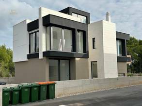 Thumbnail von Moderne Villa mit Pool und Dachterrasse