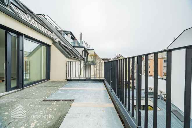 Erstbezug 4-Zimmer Wohnung mit Balkonen, Nähe Aumannplatz