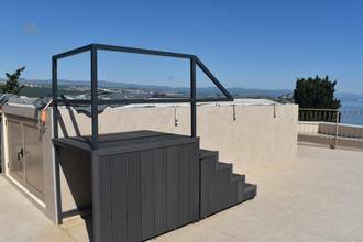Thumbnail von Luxuriöses Penthouse mit Swimmingpool auf der Dachterrasse und Panorama-Meerblick