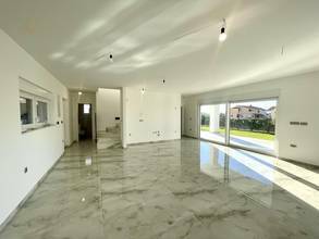 Thumbnail von Modernes Haus mit Swimmingpool und Meerblick