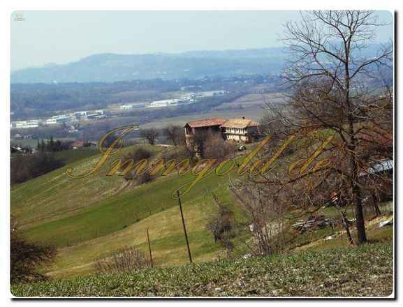 Immogold Italien Piemont Freistehendes Bauernhaus zum renovieren mit großem Potenzial
