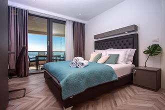 Thumbnail von Moderne Villa mit Infinity-Pool und Panorama-Meerblick, Region Omis