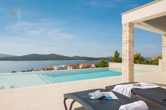 Thumbnail von Moderne Villa mit Infinity-Pool und Panorama-Meerblick, Region Sibenik