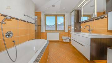 Thumbnail von Hochwertige Dachgeschosswohnung mit schönem Ausblick in Ruhelage