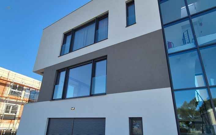 Moderne Neubauwohnung nahe dem Meer