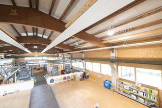 Thumbnail von Vielseitige Gewerbeimmobilie: Büro-, Werkstätten-, Lager- & Ausstellungshalle in OÖ!!