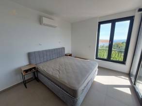 Thumbnail von Moderne Doppelhaushälfte mit Pool und Meerblick