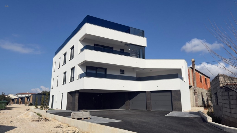 Moderne Neubauwohnungen mit Garage am Meer