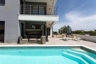 Thumbnail von Moderne Villa mit Pool und Meerblick