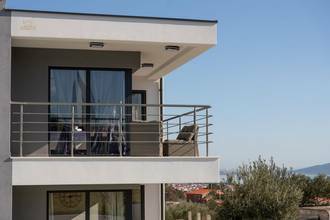 Thumbnail von Moderne Villa mit Pool und Meerblick