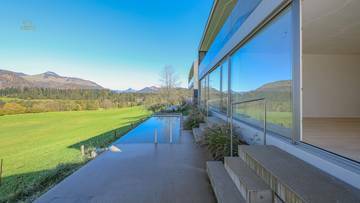 Thumbnail von Architektenvilla mit Pool und unverbaubarer Aussicht