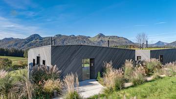 Thumbnail von Architektenvilla mit Pool und unverbaubarer Aussicht