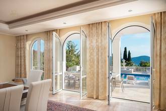 Thumbnail von Stilvolle Luxusvilla mit Panorama-Meerblick